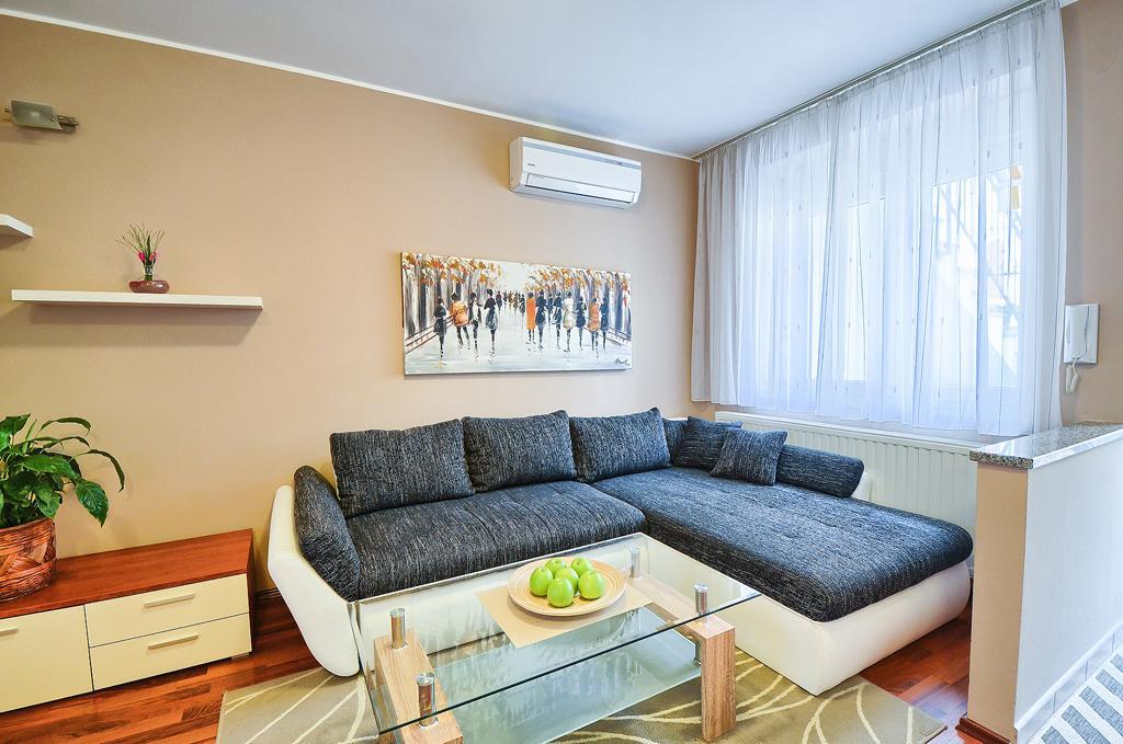 E&e Arena With Free Private Parking Pula
