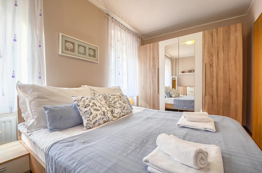 E&e Arena With Free Private Parking Apartma Pula